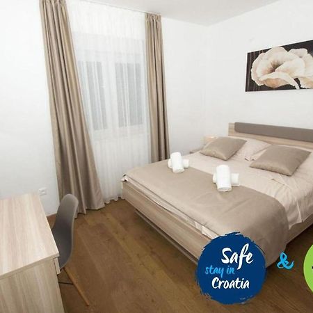 Lct Apartment Laura Omiš Exterior foto